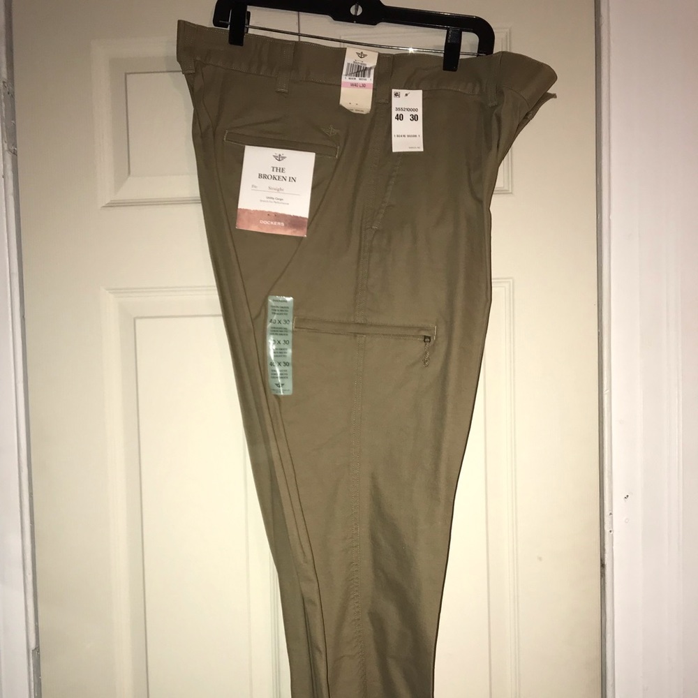 Dockers “The Broken In” Straight Fit Cargos 40x30